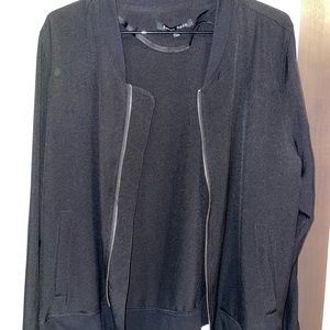 Black bomber with gold details.sz l